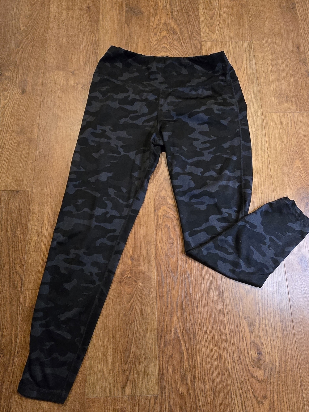 Danskin Women's Black Camo Leggings Size Large High Rise Yoga Workout Activewear